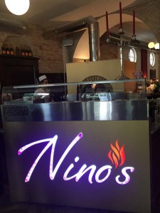 Nino's berühmter goldener Pizzaofen
